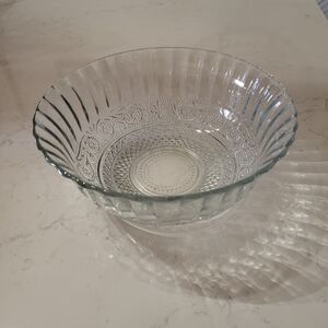 KIG Malaysia Fleur de Lis Pressed Glass Trellis Serving Vegetable Bowl 7 1/2"